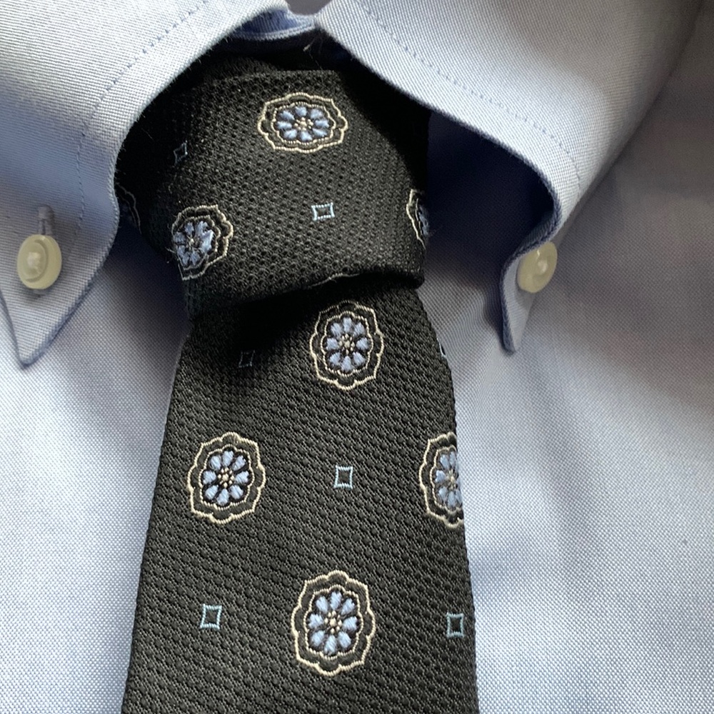 Brooks Brothers club Tie. excellent condition